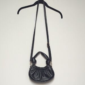 Elegant Black Crossbody Bag with Slouchy Design